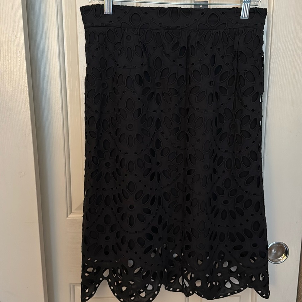 ANN TAYLOR Scallop Eyelet Full Skirt - Size 8P- Black NWT
